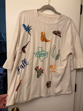 XL Cream Embroidered Texas Motif Tee (thrifted- without tags)